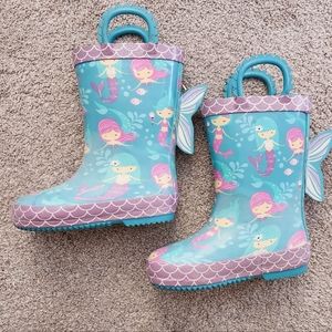 Toddler girl Mermaid rain boots. Size 7/8. In Excellent condition. Blue, pink